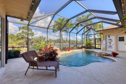 Lakefront Retreat - Private Villa With Heated Pool - Sleeps 6