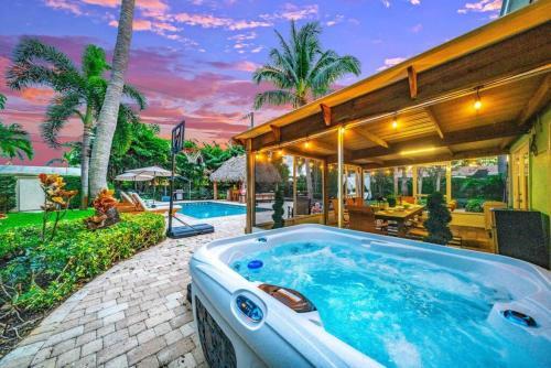 Chique Pool And Tiki Resort