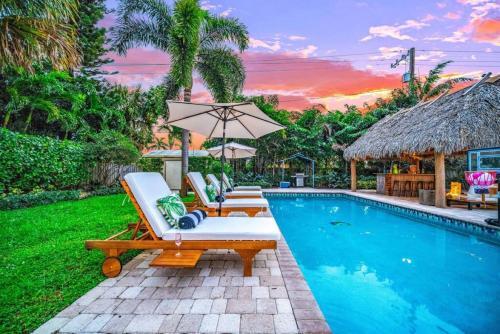 Chique Pool And Tiki Resort