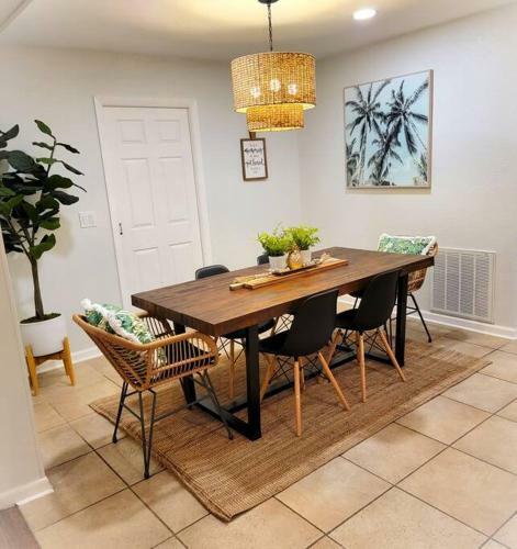 New! Perfect Vacation Home With Pool Near Beaches
