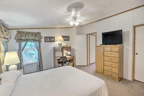 Bright Steinhatchee Home Proximity To Ocean!