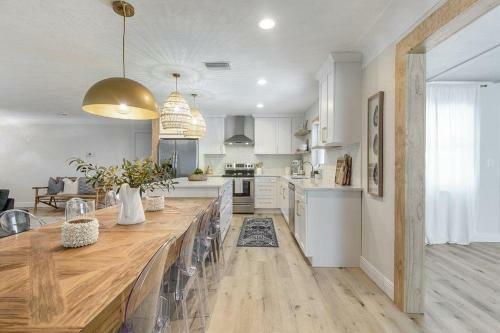 Renovated Seminole Salt Water Pool Home