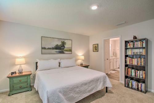 Musical Pensacola Home With Fire Pit And Grill!