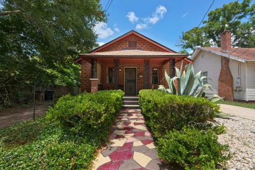 Downtown Pensacola Delight- 10 Miles From Pensacola Beach