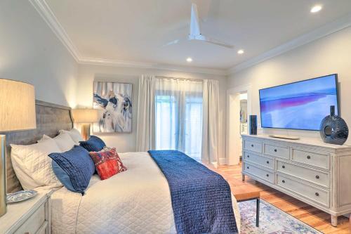 Lovely St Pete Getaway With Fireplace And Patio!