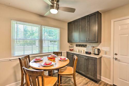 Bright Tallahassee Retreat With Lanai And Yard!