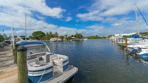 Apartamento Ramada 614 - All-new, Huge Pool, Tiki Bar!