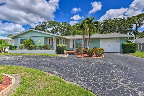 Sunny Sarasota Home 4 Mi To Siesta Key Beach