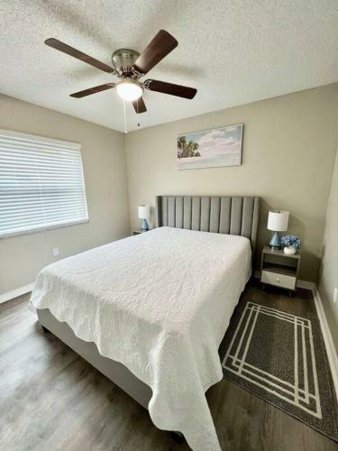 Sarasota Contemporary 4 Bedroom Home With Pool