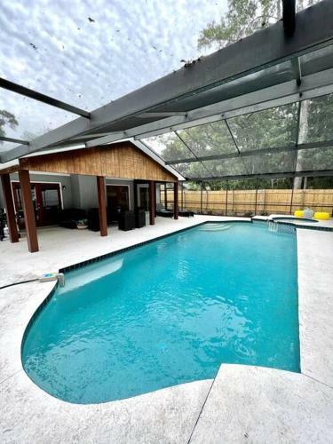 Sarasota Contemporary 4 Bedroom Home With Pool