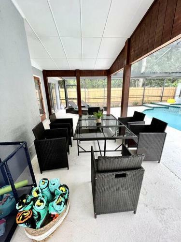 Sarasota Contemporary 4 Bedroom Home With Pool
