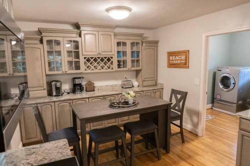 Entire Home, Waterfront Lake Lanier - Kayaks, Dock