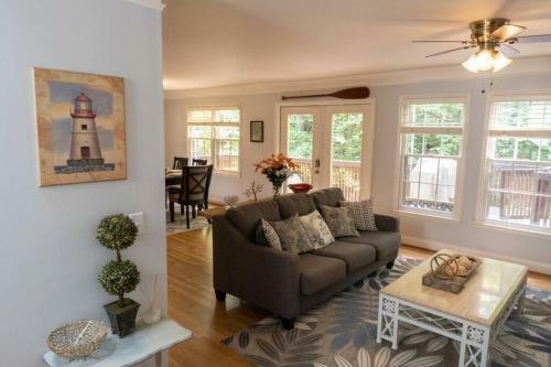 Entire Home, Waterfront Lake Lanier - Kayaks, Dock