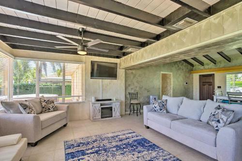 West Palm Beach Waterfront Oasis With Hot Tub!