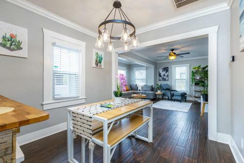 Sought After Seminole Secret Bungalow And Tesla Available