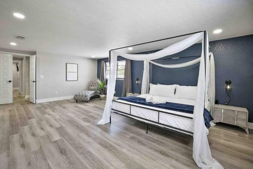 New Luxe 9 Beds~5br~pool~game Room~selfie Wall~playset