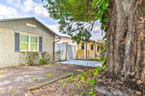 Snug, Secluded Apartment About 6 Mi To Beach!