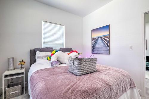 Chic And Bright Tampa Home About 5 Mi To Downtown!