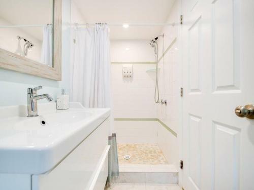 Creekside Cottage- Experience St. Aug's Newest Tiny House