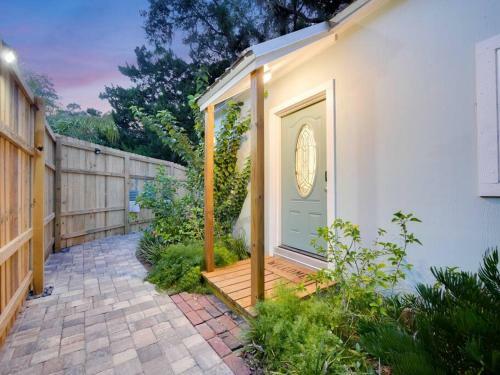 Creekside Cottage- Experience St. Aug's Newest Tiny House