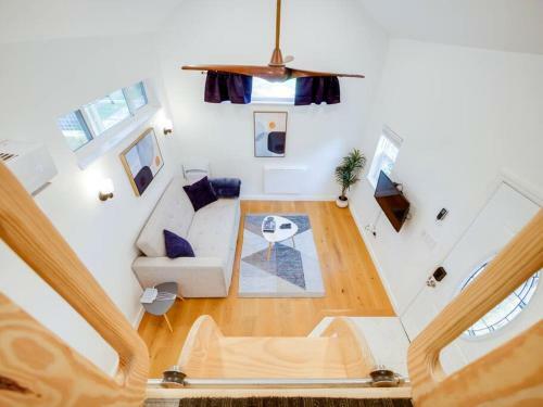 Creekside Cottage- Experience St. Aug's Newest Tiny House