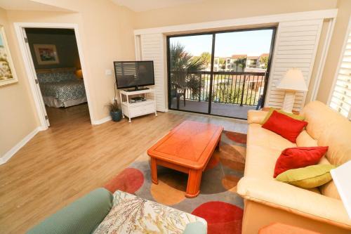 Ocean Village Club F33