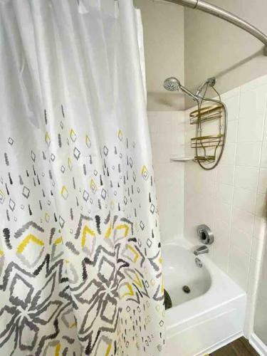 Newly Luxury 1 Bedroom Apartment!