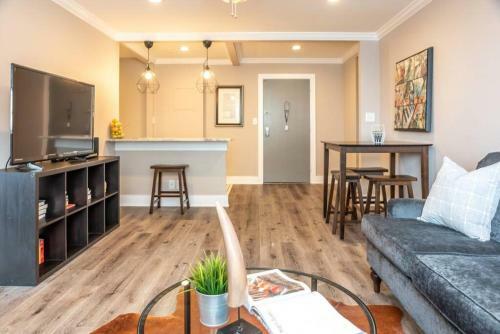Downtown Atl Condo W Pool King Bed Lm1k2t