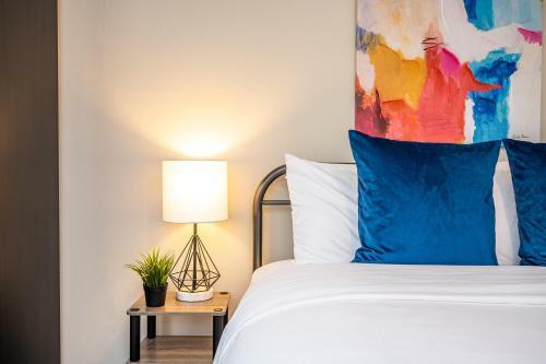 Downtown Atl Condo W Pool King Bed Lm1k2t