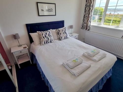 Pass The Keys Stunning Waterside Retreat With Estuary Views