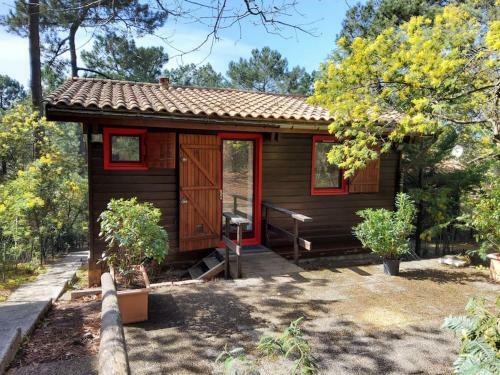 Chalet Dans La Pin�de Entre Lac Et Oc�an