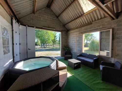 Villa Excallibur, Aux Portes de Broc�liande