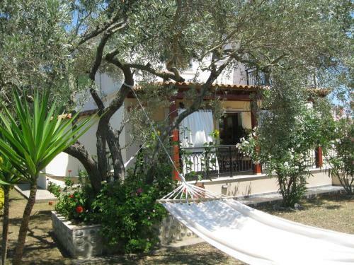 Christina Villa Near Stafylos Beach