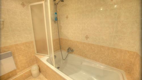 Apartamentos 2 Pi�ces 57 Rue D'antibes 2 �toiles