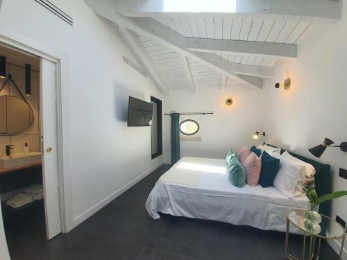 Hostal Belu - Fondi Holiday Rooms