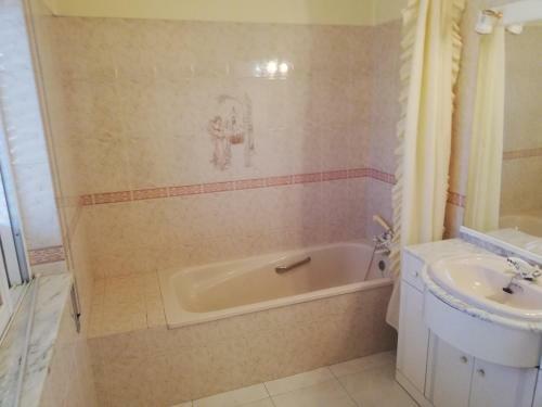 Hostal Guesthouse Tavira Moura