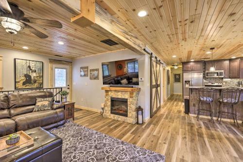 Apartamento Rustic Condo Fireplace, 2 Mi To State Park!