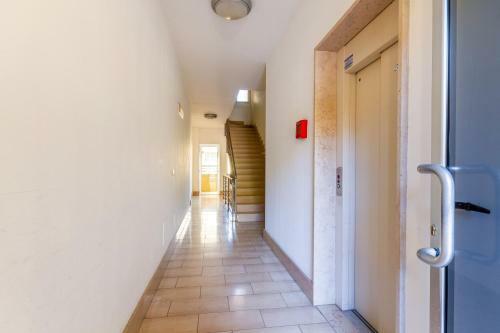 Roomy Apartment With Terrace & Parking
