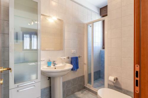 Roomy Apartment With Terrace & Parking