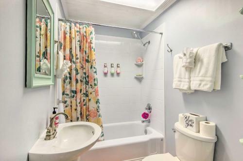 Lake Lure Cottage With Entertainment Backyard!