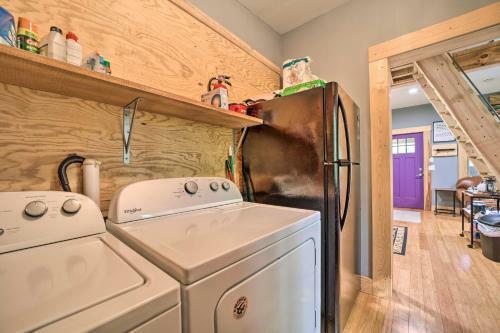 Darling 30-acre Cabin With Fire Pit And Balcony!