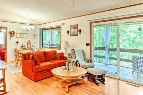 Quaint Murphy Cabin In Serene Wooded Setting!