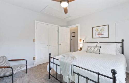 Pet Friendly- Quiet Neighborhood-2 Bedroom