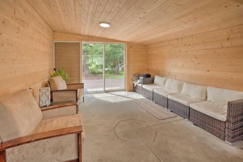 Brookings Home With Sauna, Half Mi To Harris Beach!