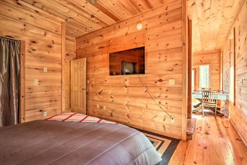Sunny Cabin With Game Room In Shagbark Resort!