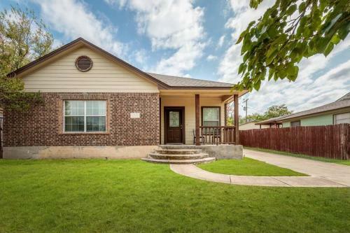 Cozy Home Near Stockyards Fort Worth