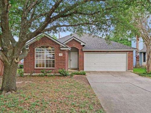 Cozy Getaway, Minutes From Austin!