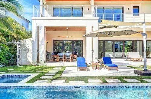 Own House, With A Pool! Your Vacation Will Be Remembered For A Long Time!