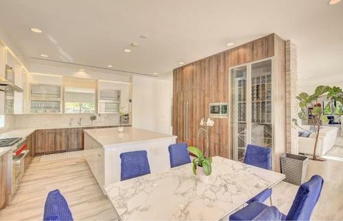 Own House, With A Pool! Your Vacation Will Be Remembered For A Long Time!