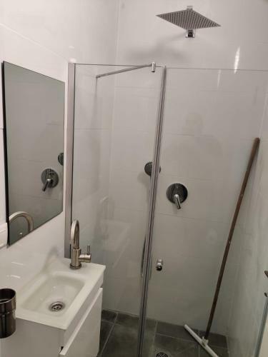 Jerusalem Apartments (In Bat Yam) By Pay Box